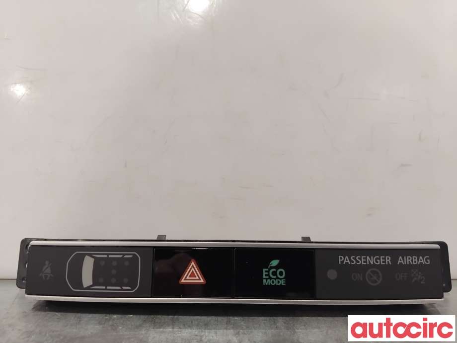 Bryter nødblink til Mitsubishi Outlander, 2015-->> (Type III, Fase 2)  (MITSUBISHI|8002C642)