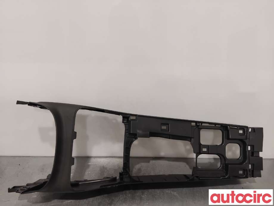 Innredning, Konsoll til Mitsubishi Outlander, 2015-->> (Type III, Fase 2)  (MITSUBISHI|8011B998XA)