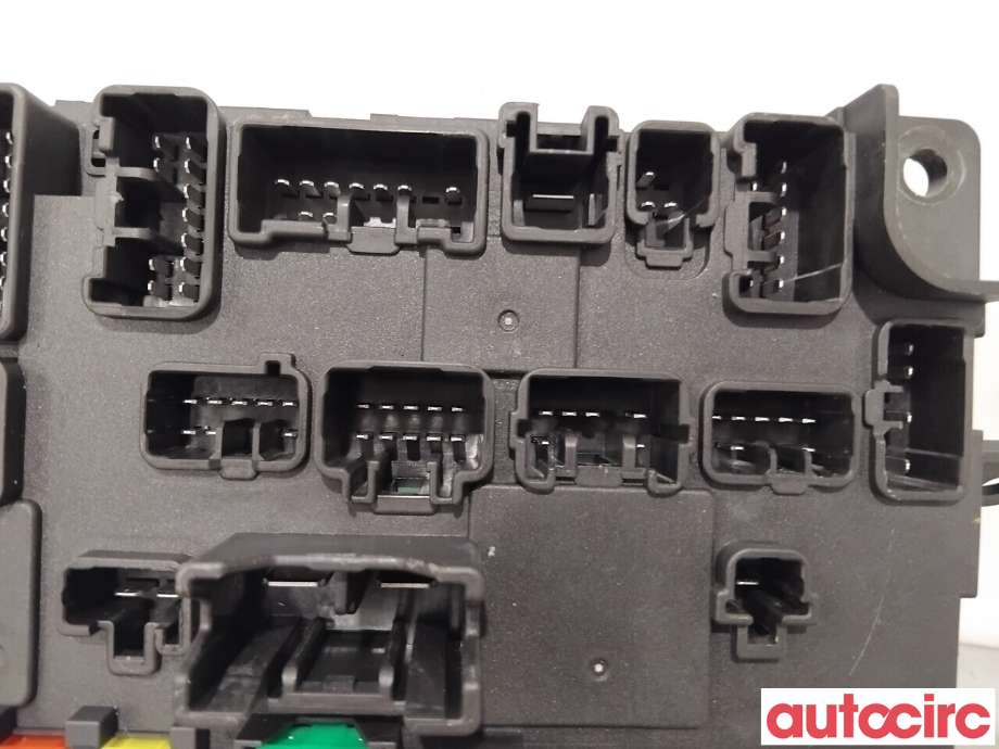 Sikringsboks til Mitsubishi Outlander 2015-->> (Type III, Fase 2) (MITSUBISHI|8637A867|)