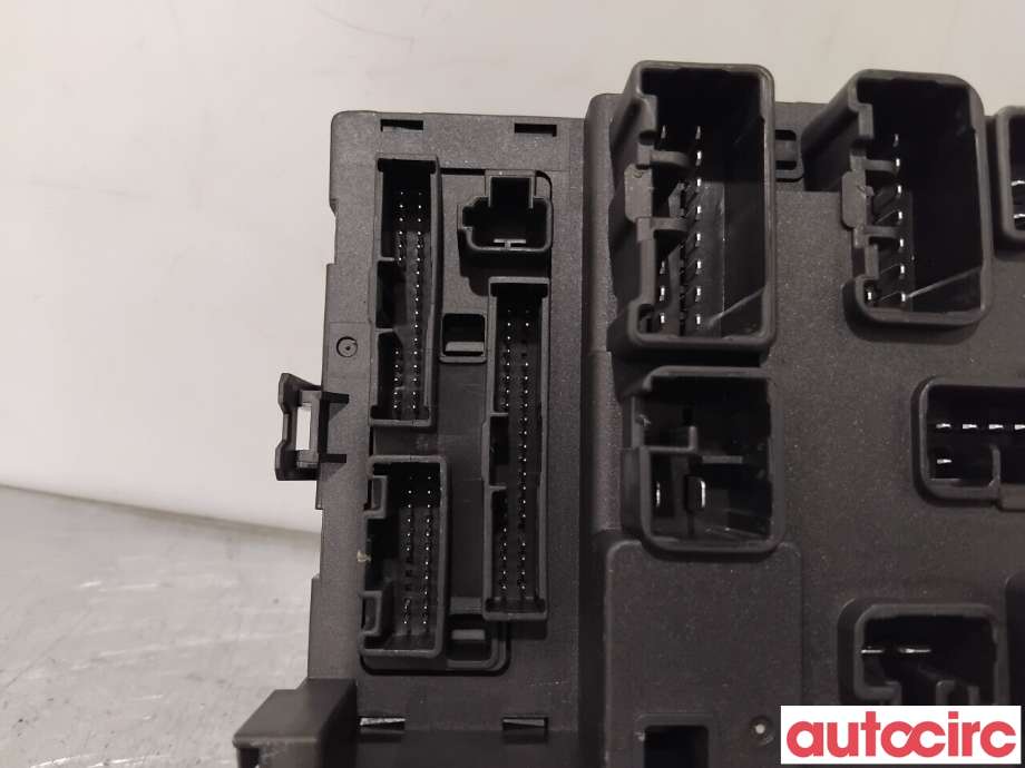 Sikringsboks til Mitsubishi Outlander 2015-->> (Type III, Fase 2) (MITSUBISHI|8637A867|)