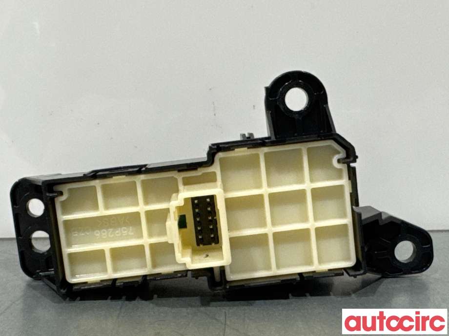 Bryter elektrisk håndbrekk/parkbrems til Toyota Yaris Cross (SUV) 2021-->> (TOYOTA|84390K0010|)