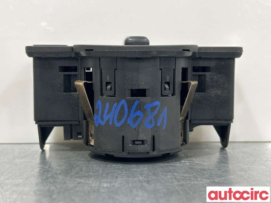 Bryter lys til Mercedes Vito 2014-->> (W447) (W447) (MERCEDES|A24690502509107|A2469050250)