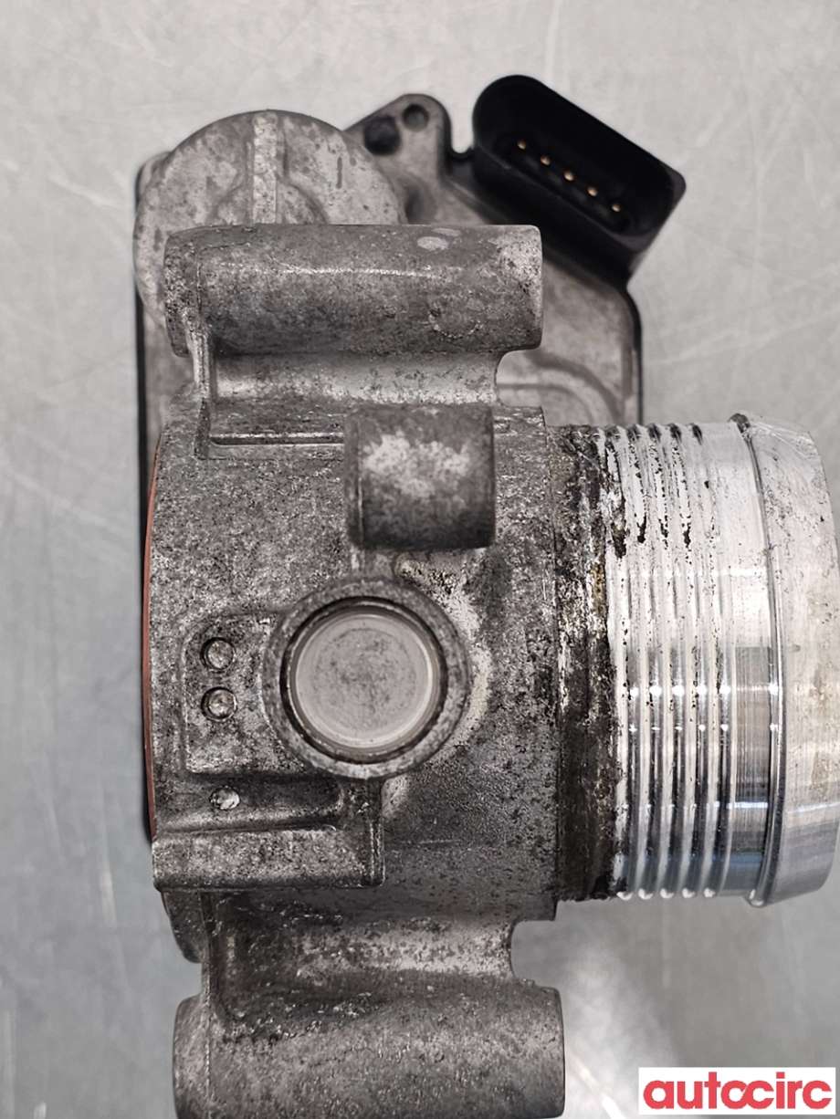 Spjeldhus til VW Passat 2011-2015 (B7) (B7) (VOLKSWAGEN|03L128063T|A2C31762900|03L128063R)
