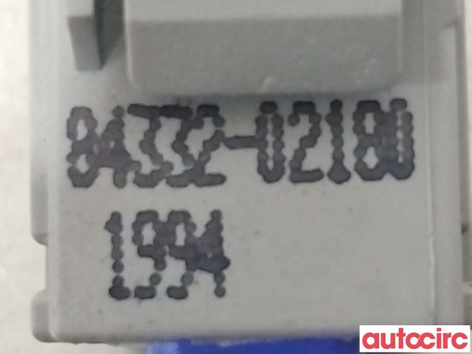 Bryter nødblink til Toyota Auris 2013-2015 (Type II, Fase 1)  (TOYOTA|8433202180||84332-02180)