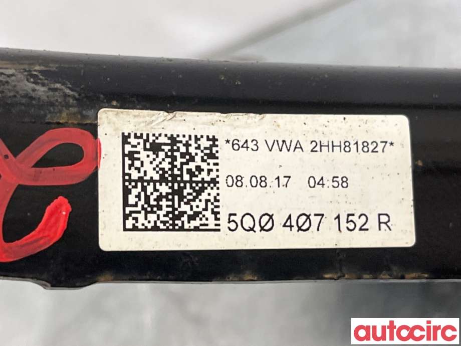 Bærebru høyre foran nedre til VW Golf Sportsvan 2014-2018  (VOLKSWAGEN|5Q0407152R||5WA407152)