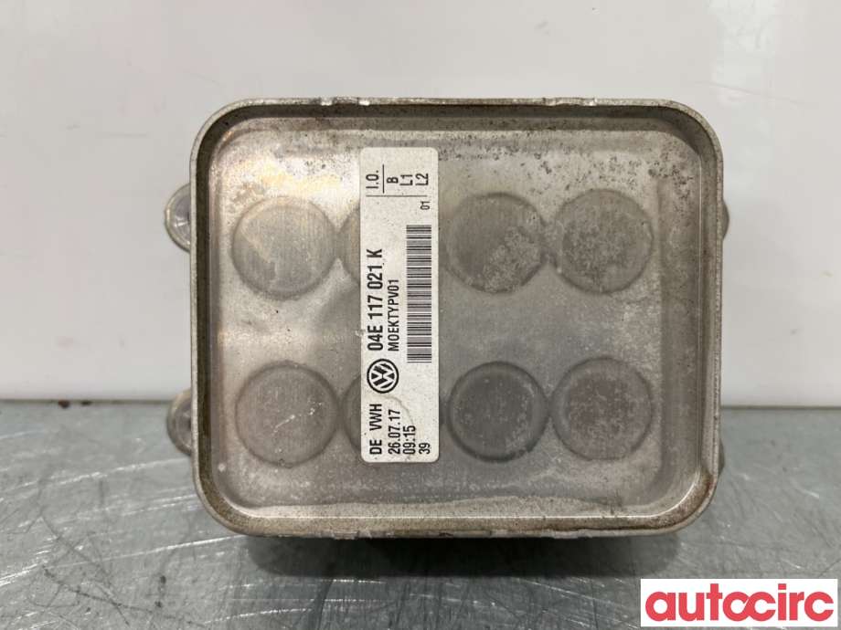 Oljekjøler til VW Golf Sportsvan, 2014-2018  (VOLKSWAGEN|04E117021C)
