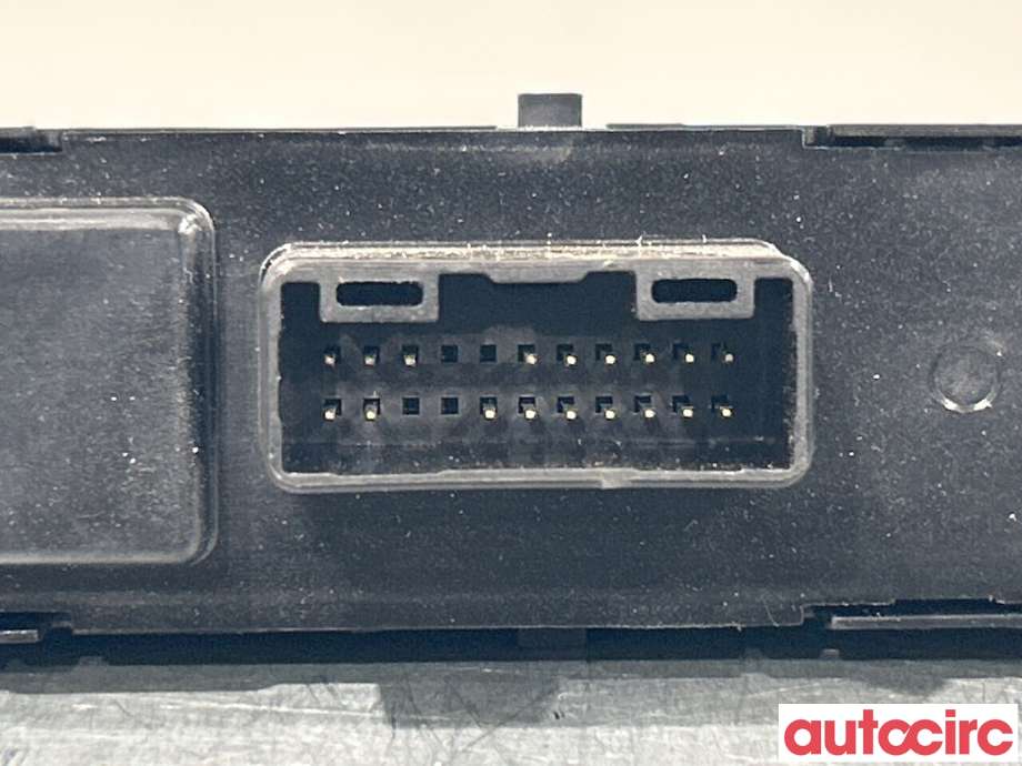 Bryter nødblink til Mitsubishi Outlander 2015-->> (Type III, Fase 2)  (MITSUBISHI|8002B409|)