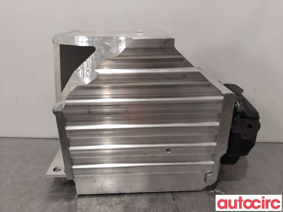 Batterikasse/feste til Audi A6 2001-2004 (Type II, Fase 2) (C5) (C5) (AUDI|8W0915172B|)
