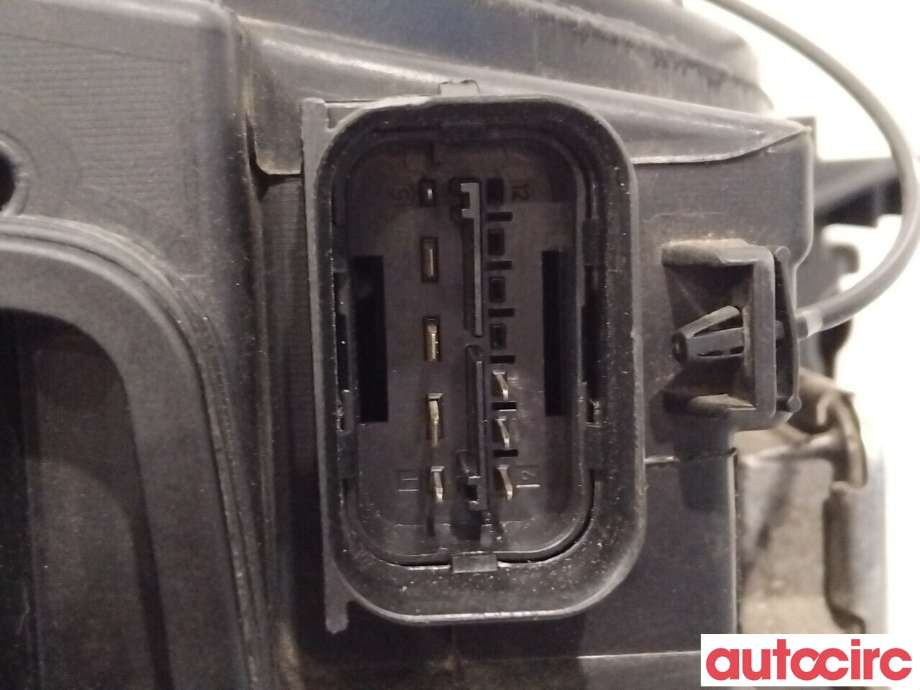 Frontlykt venstre xenon til BMW X5 2013-2018 (F15) (F15) (BMW|63117317101)