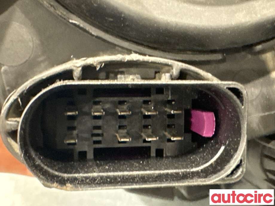 Frontlykt høyre halogen til VW Transporter / Caravelle 2009-2015 (Fase 2) (T5) (T5) (VOLKSWAGEN|7E1941016S|030125320200|7E1941016C)