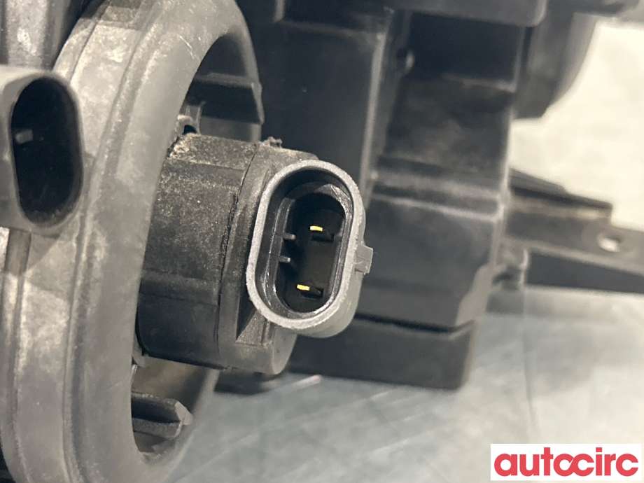 Frontlykt høyre halogen til BMW 3-Serie 1998-2005 (E46) (E46) (BMW|63127165770|6910980)