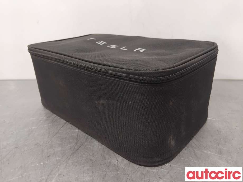 Diverse deler til Tesla Model Y 2021-2024 (Type I) (TESLA|1536356-00-A|)