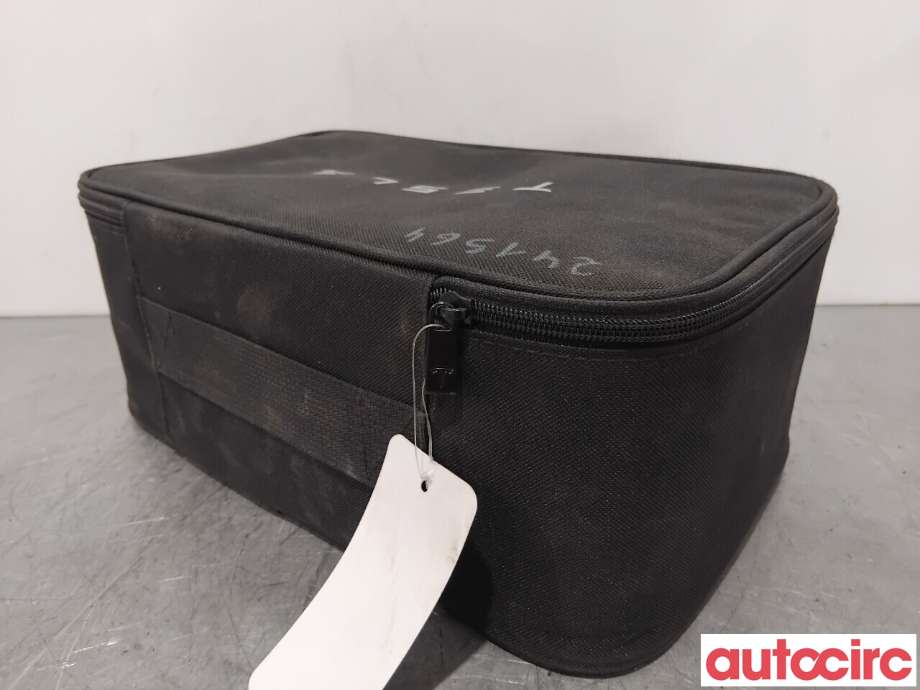Diverse deler til Tesla Model Y 2021-2024 (Type I) (TESLA|1536356-00-A|)