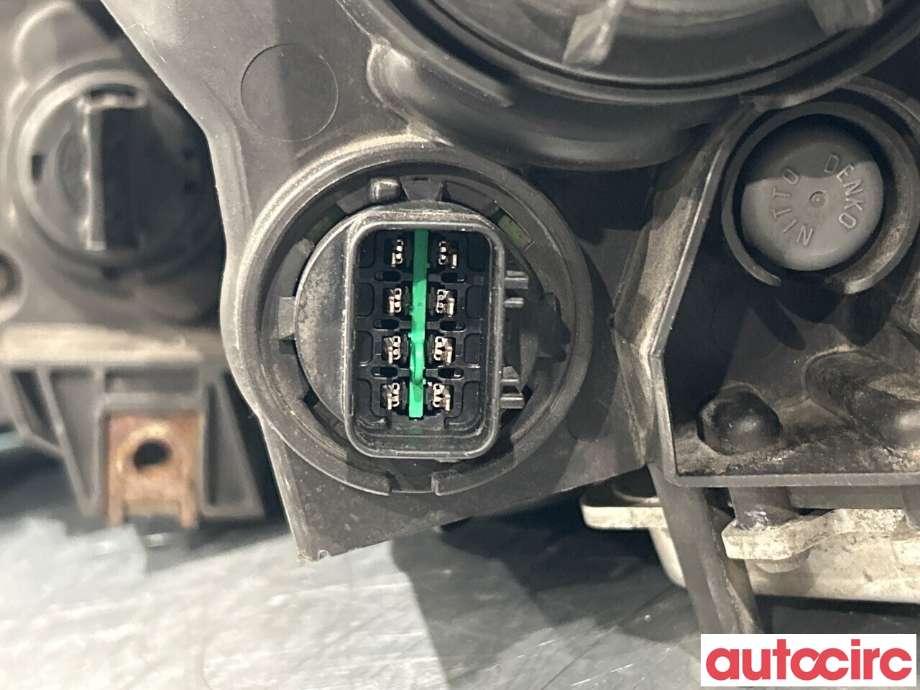 Frontlykt høyre halogen til Kia Sportage 2010-2016 (Type III)  (KIA|921023U111|921023U290)