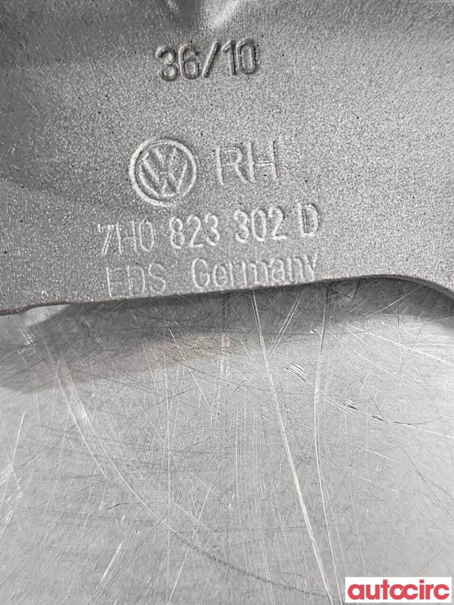 Panserhengsler til VW Transporter / Caravelle 2009-2015 (Fase 2) (T5) (T5) (VOLKSWAGEN|7H0823302D|)