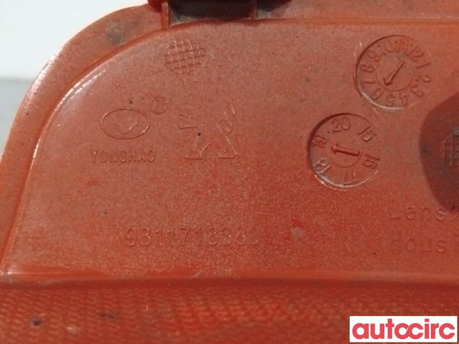 Baklykt fra støtfanger til Peugeot 3008 2016-->> (Type II)  (PEUGEOT|9811718380)