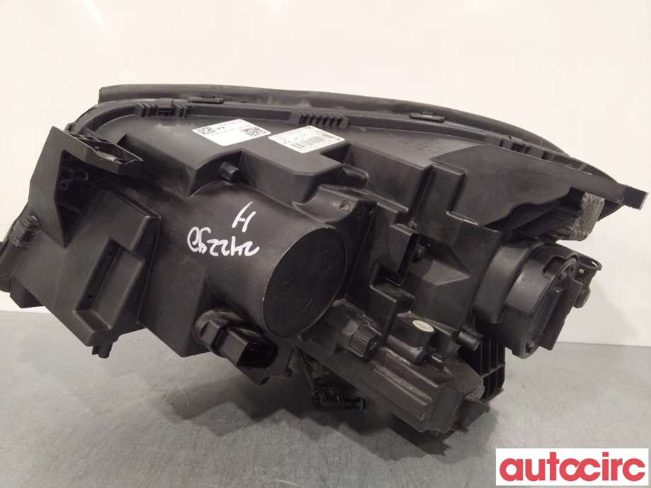Frontlykt høyre xenon til Mercedes GLA 2014-2020 (X156) (X156) (MERCEDES|A1569063200|A1569061800)