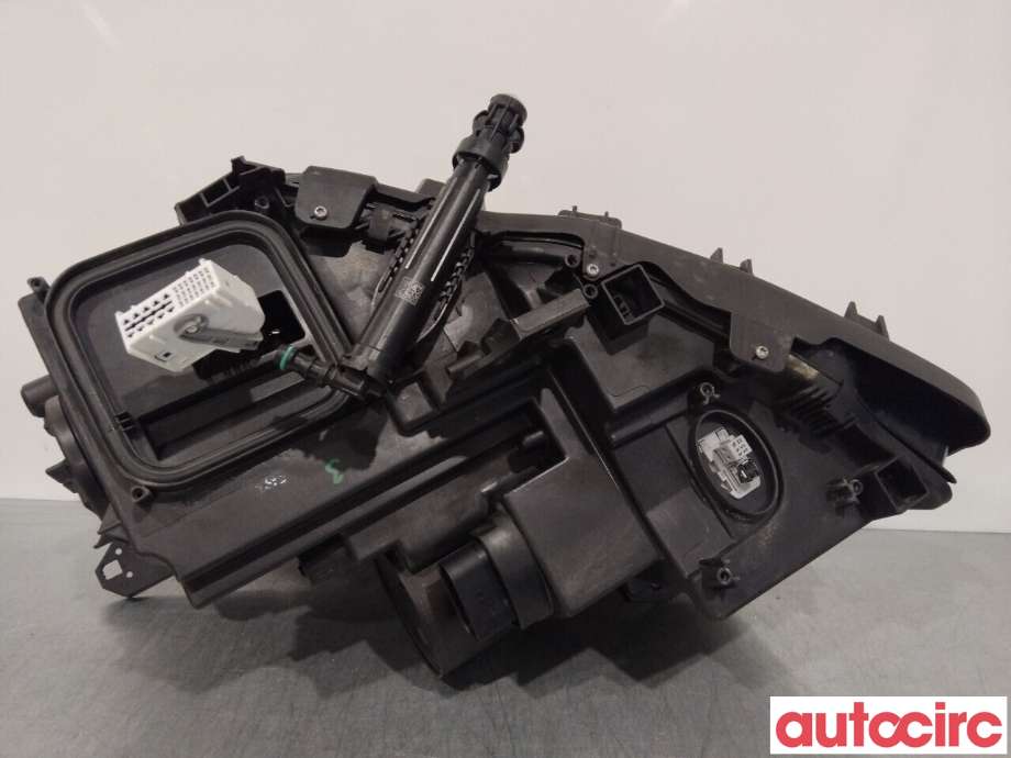 Frontlykt høyre xenon til Mercedes GLA 2014-2020 (X156) (X156) (MERCEDES|A1569063200|A1569061800)
