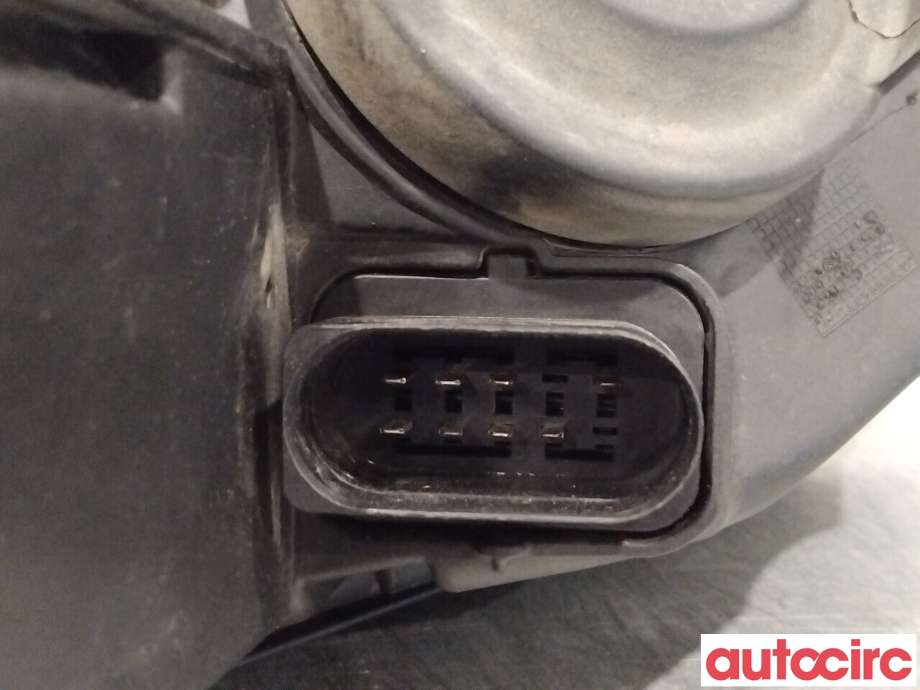 Frontlykt høyre halogen til VW Golf VII 2012-2017 (Fase 1)  (VOLKSWAGEN|5G1941006E|90024300)
