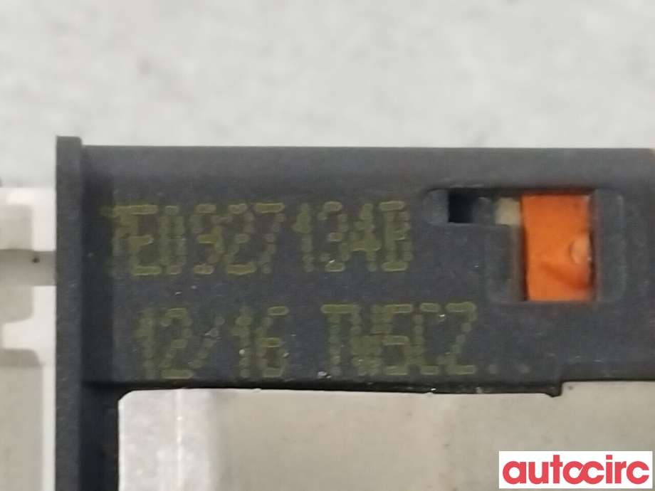 Bryter Antispinn til VW Transporter / Caravelle 2015-2019 (T6) (T6) (VOLKSWAGEN|7E0927134B)