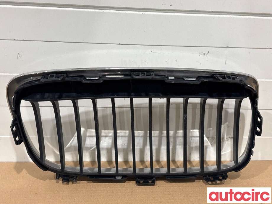 Grill venstre til BMW 2-Serie 2014-2021 (F22/F23) (F22/F23) (BMW|51137479557|)