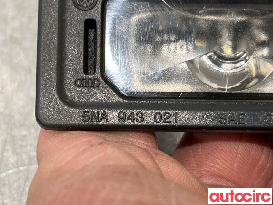 Skiltlys til VW Caddy 2015-2020 (Type III, Fase 3)  (VOLKSWAGEN|5NA943021|)