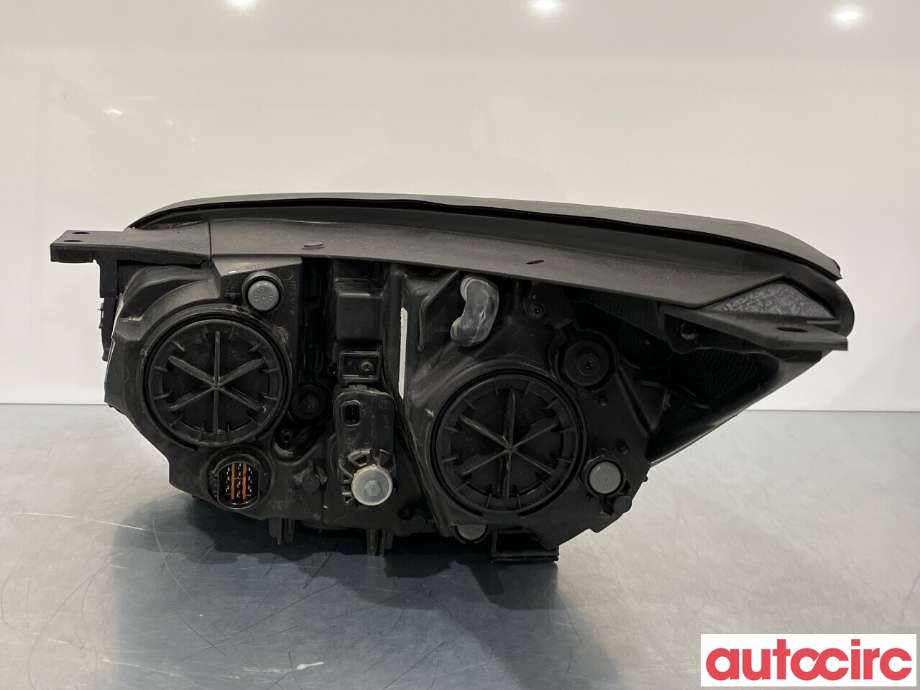 Frontlykt høyre halogen til Kia Soul 2014-2019 (Type II)  (KIA|92102E40101D)