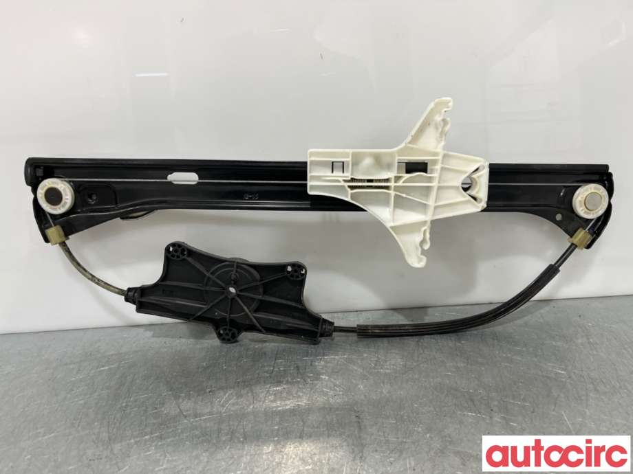 Ruteheis til VW Passat 2015-2019 (Fase 1) (B8) (B8) (VOLKSWAGEN|3G9839461B||3G9839461A)