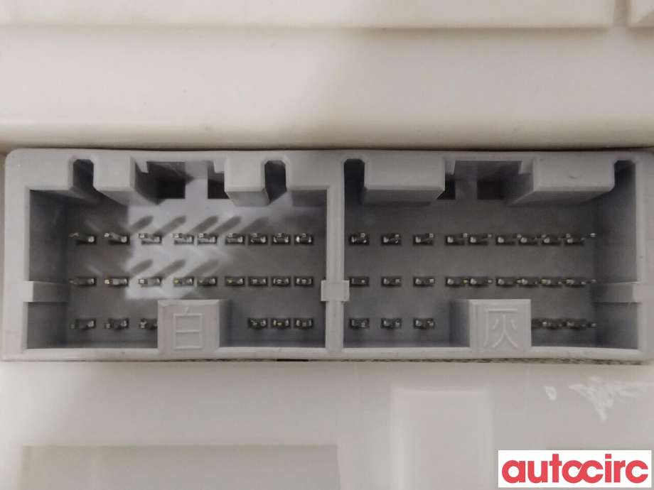 Sikringsboks til Mitsubishi Space Star 2013-->> (Type II)  (MITSUBISHI|8637B738)