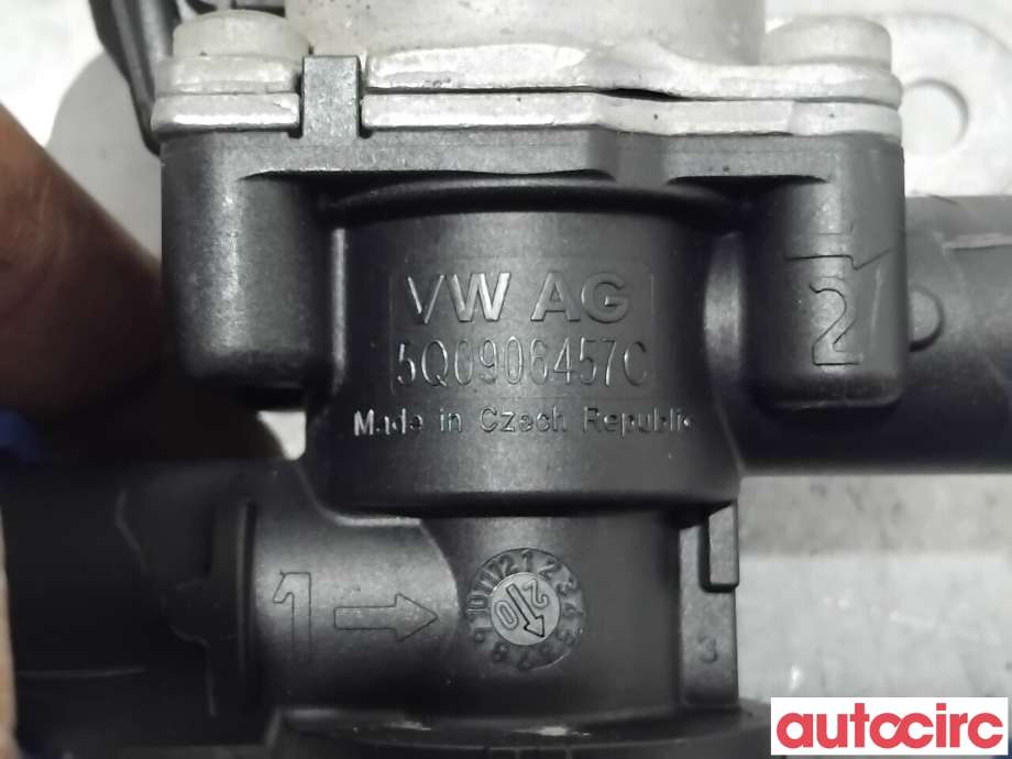 Diverse deler til VW ID.3 2020-->>  (VOLKSWAGEN|5Q0906457C|)