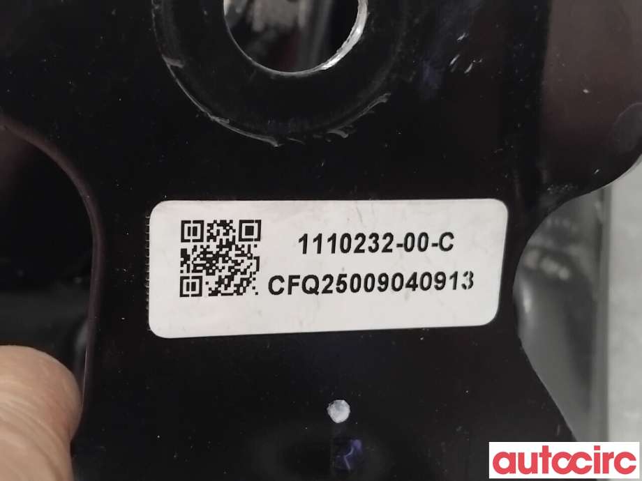 Motorfeste til Tesla Model Y 2021-2024 (Type I)  (TESLA|1110232-00-C||1110233-00-C)