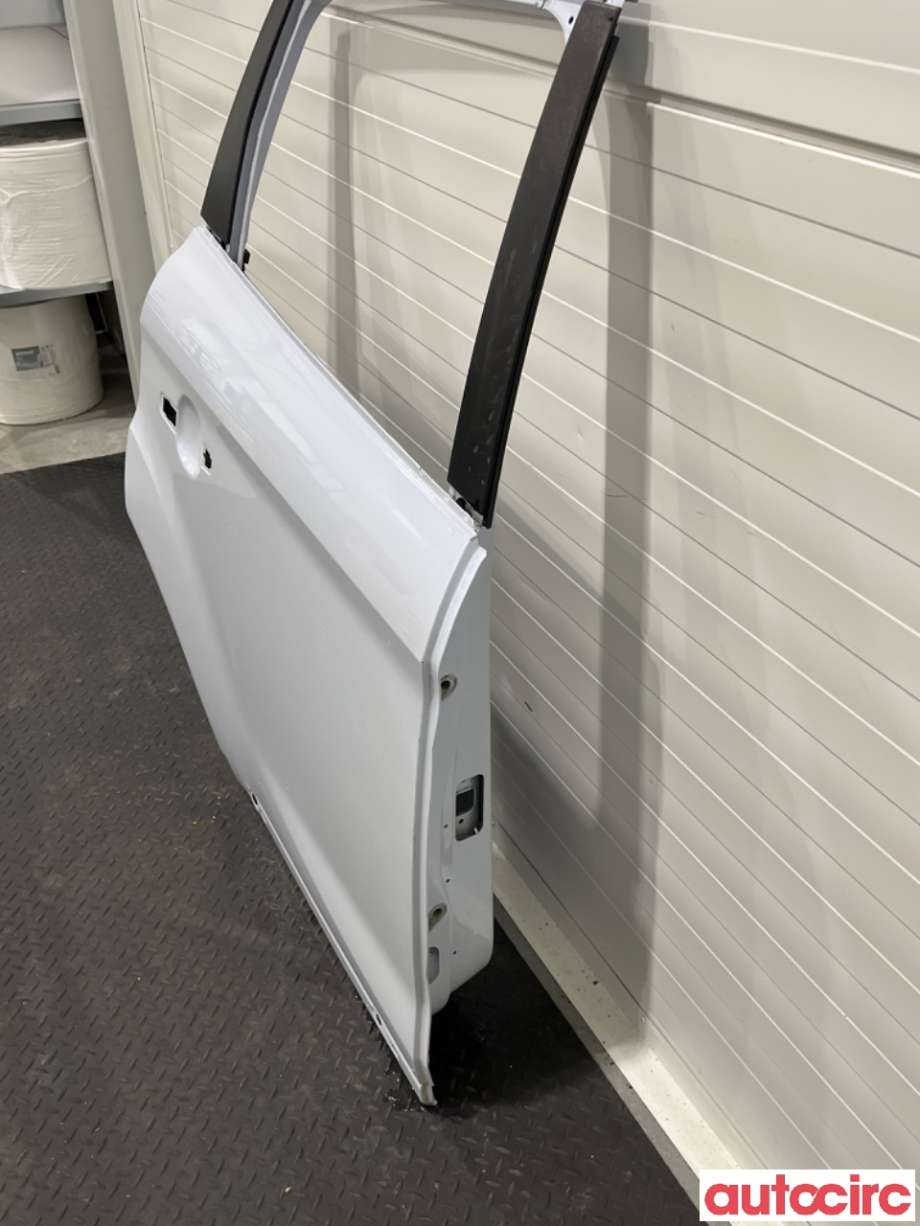 Dør høyre bak til Ford Kuga 2008-2012 (Type I)  (FORD|1520944|P8V41S24630AA|)