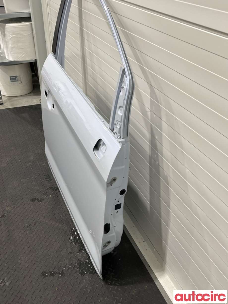 Dør høyre foran til Ford Kuga 2008-2012 (Type I) (FORD|1712678|P8V41S20124AC|)