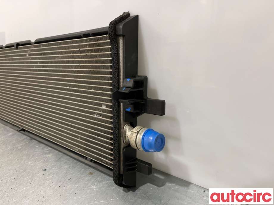 Radiator (automat gir) til Tesla Model 3 2018-2023 (Fase 1)  (TESLA|1077082-00-C|)