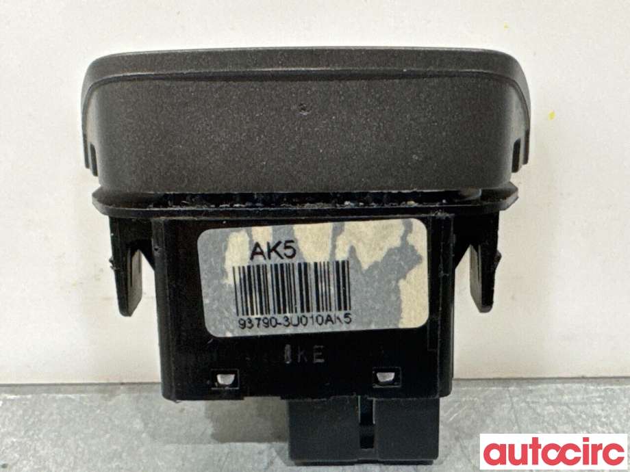 Bryter nødblink til Kia Sportage 2010-2016 (Type III)  (KIA|937903U010AK5||93790-3U010AK5)