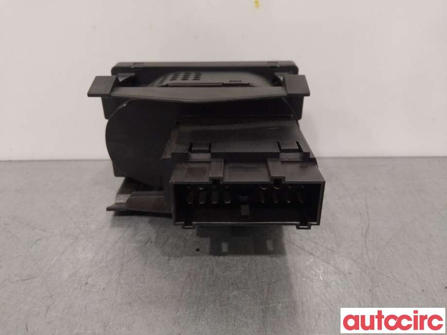 Bryter lys til Ford Focus 2004-2007 (Type II, Fase 1) (FORD|1323825|4M5T13A024GA)