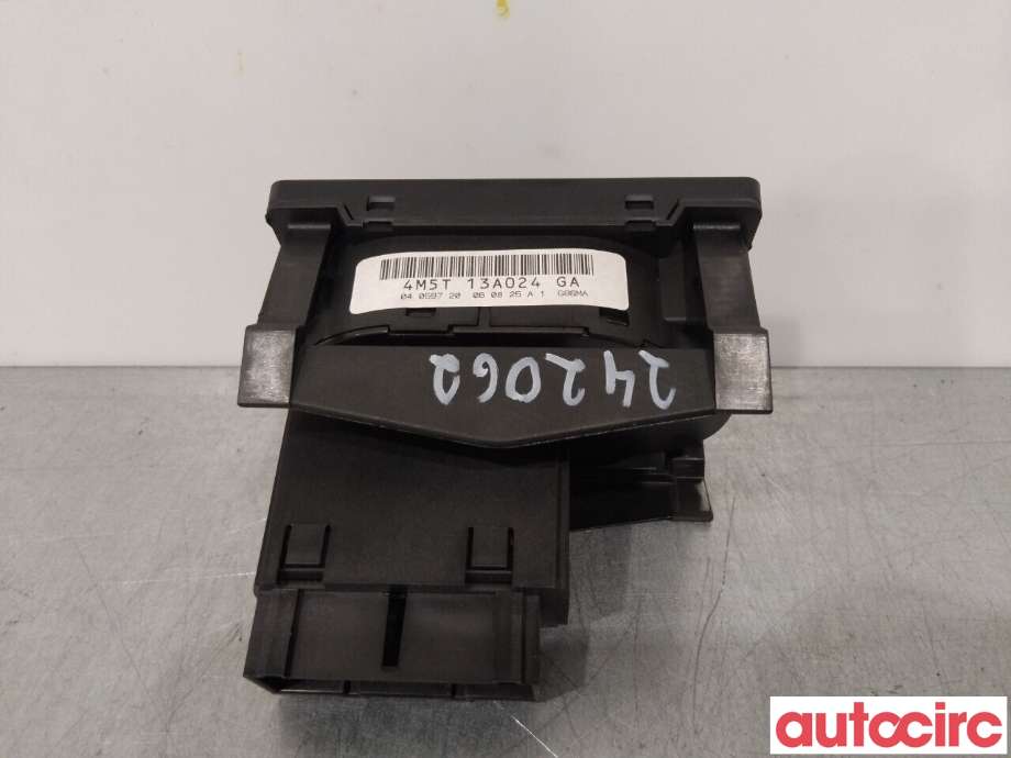 Bryter lys til Ford Focus 2004-2007 (Type II, Fase 1) (FORD|1323825|4M5T13A024GA)