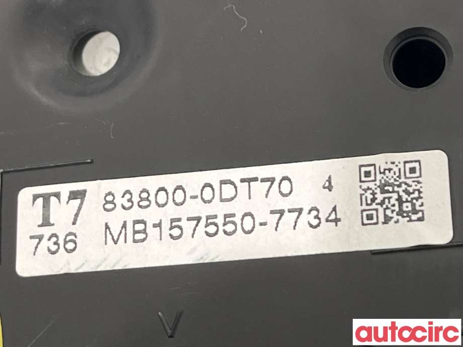 Instrumentpanel til Toyota Yaris 2012-2014 (Type III, Fase 1)  (TOYOTA|838000DT70)