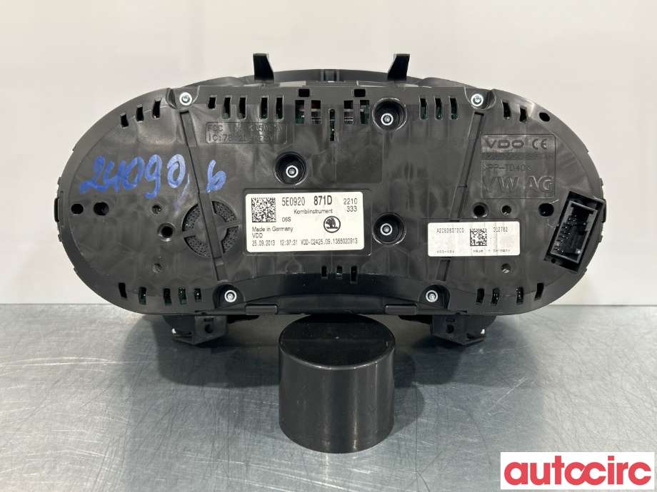 Instrumentpanel til Škoda Octavia 2013-2016 (Type III, Fase 1)  (SKODA|8E0920871D|A2C83637200|5E0920871D)