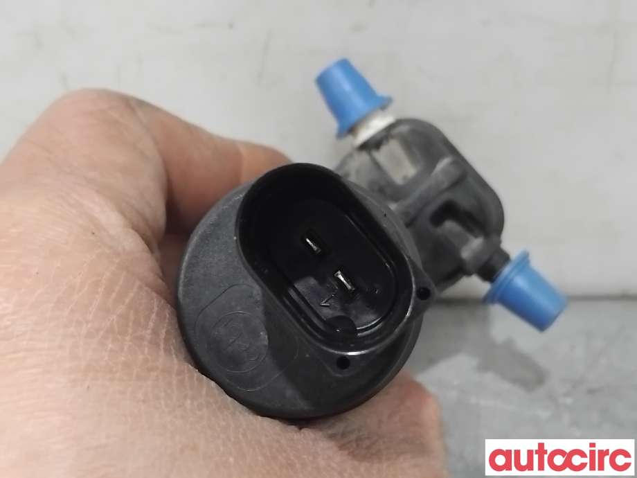 Spylerpumpe foran til VW e-Golf 2017-2020 (Fase 2)  (VOLKSWAGEN|1K6955651|)
