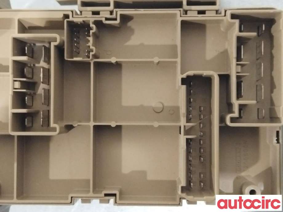 Sikringsboks til Subaru Forester 2013-2019 (Type IV) (SUBARU|82201FJ211)