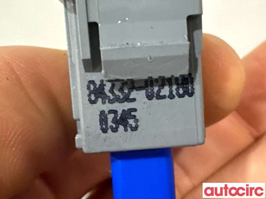 Bryter nødblink til Toyota Auris 2015-2019 (Type II, Fase 2)  (TOYOTA|8433202180||84332-02180)