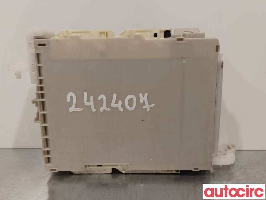 Sikringsboks til Toyota Yaris 2012-2014 (Type III, Fase 1)  (TOYOTA|8273052N60)