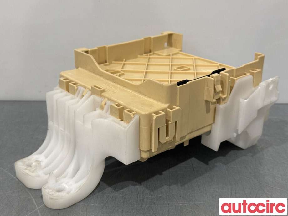 Sikringsboks til Toyota Auris 2015-2019 (Type II, Fase 2)  (TOYOTA|8273012X70||82730-12X70A)