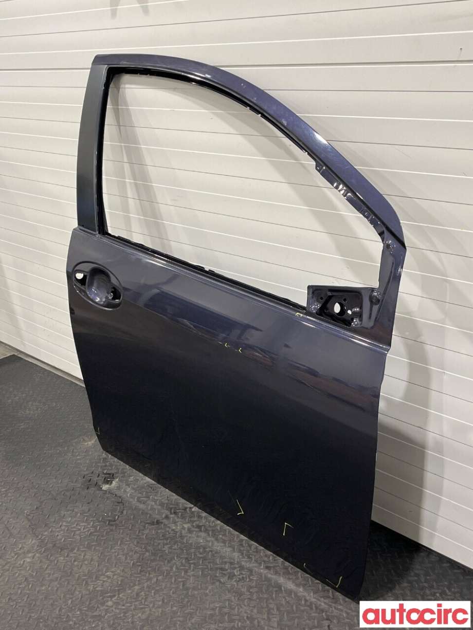 Dør høyre foran til Toyota Yaris 2012-2014 (Type III, Fase 1)  (TOYOTA|670010D230|670010D500)