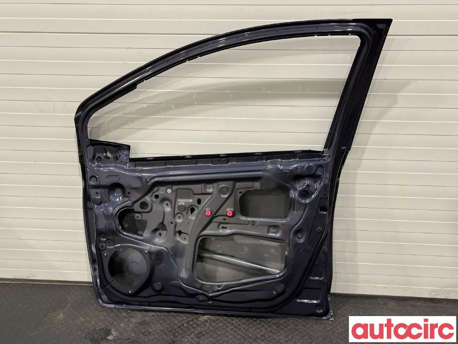 Dør høyre foran til Toyota Yaris 2012-2014 (Type III, Fase 1)  (TOYOTA|670010D230|670010D500)