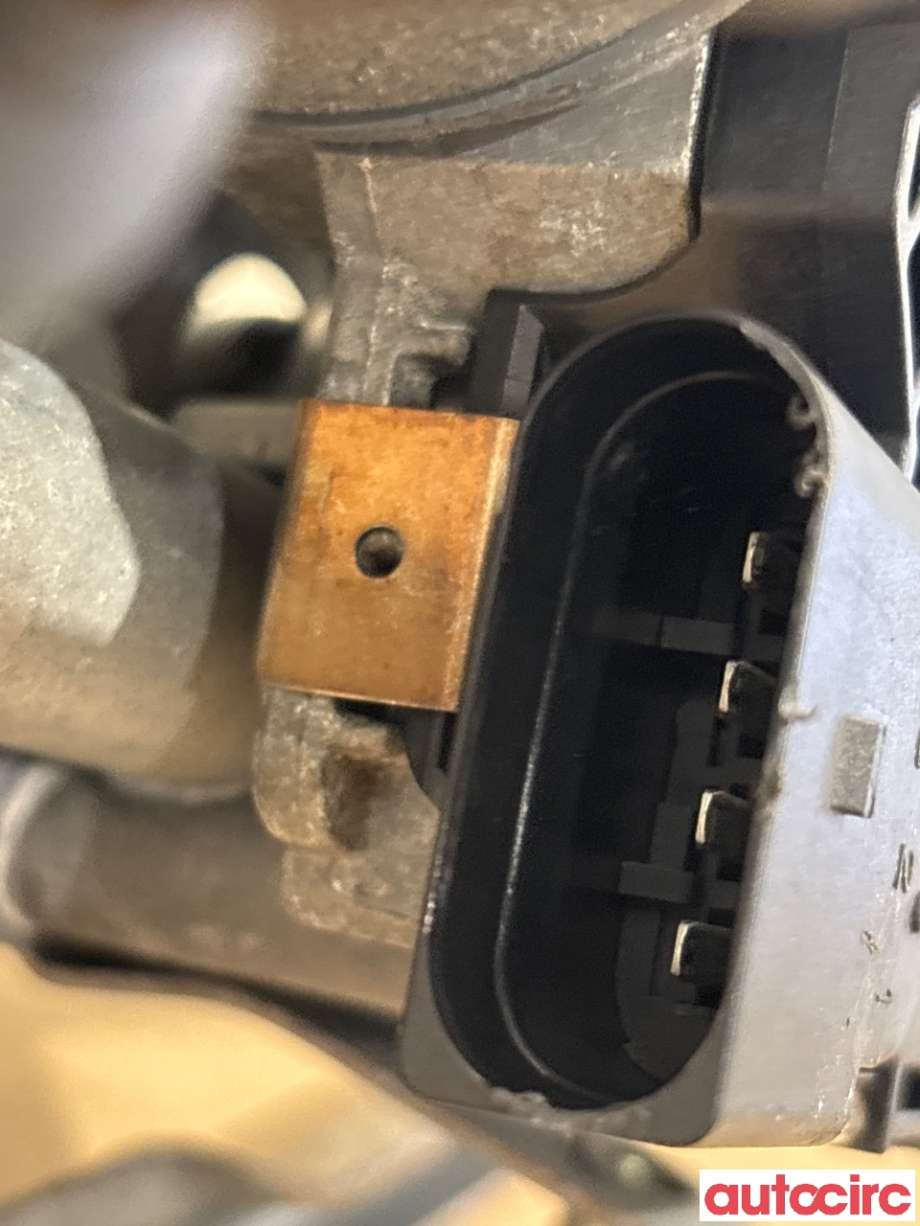 Viskermotor frontrute til Volvo V40 2012-2019  (VOLVO|31378574|)