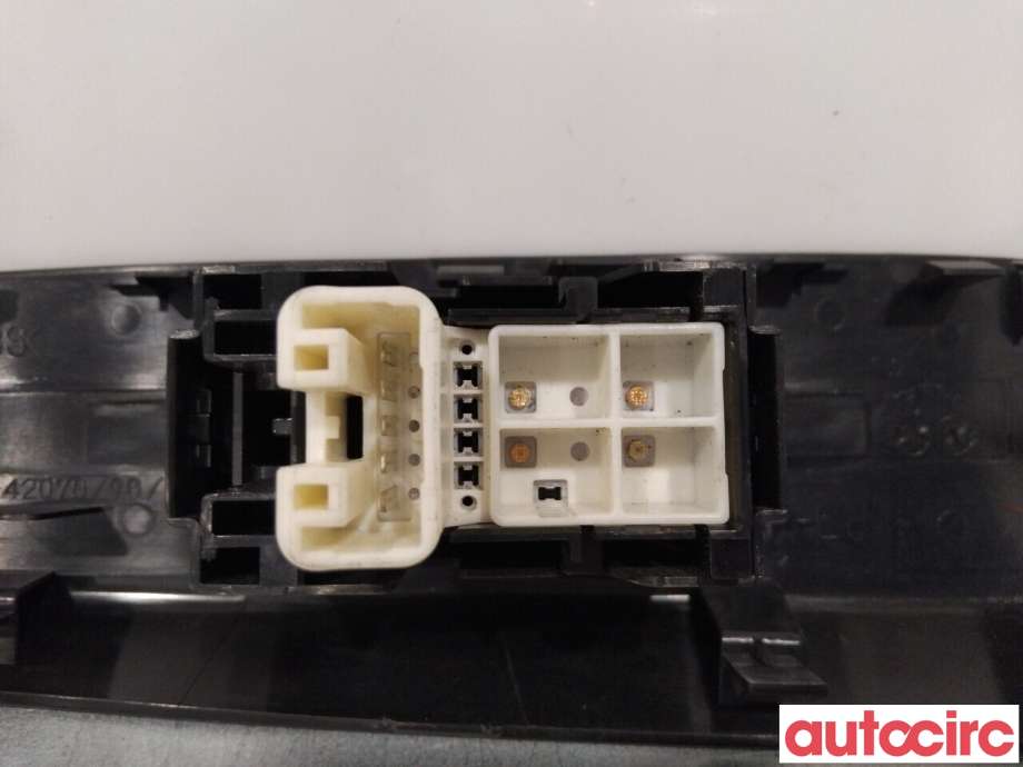 Bryter ruteheis til Toyota RAV4 2016-2019 (Type IV, Fase 2)  (TOYOTA|7427242070)