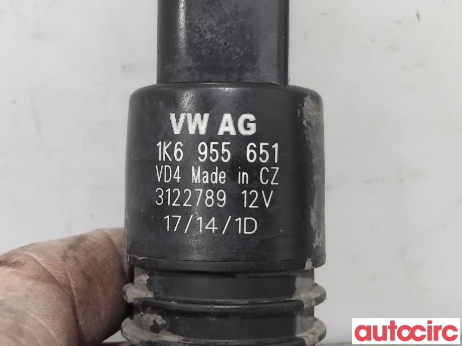 Spylerpumpe foran til VW Caddy 2010-2015 (Type III, Fase 2)  (VOLKSWAGEN|1K6955651|)