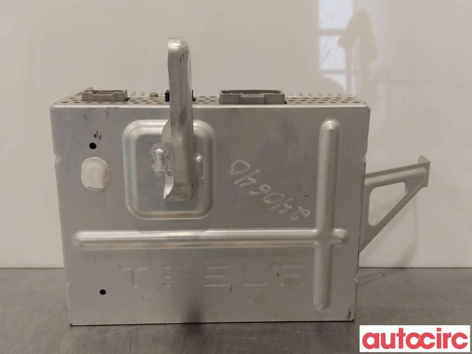 Bilstereo forsterker til Tesla Model 3 2018-2023 (Fase 1)  (TESLA|1079748-00-E)